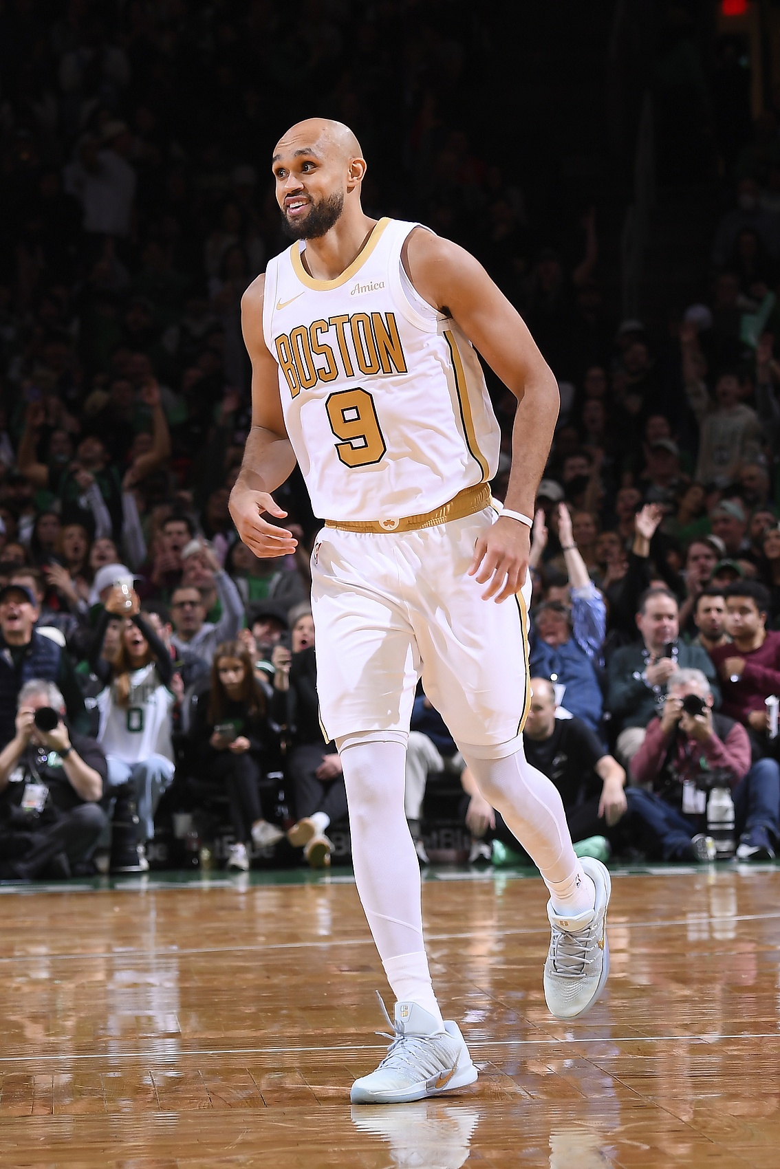 华体会体育-错失绝杀三分！德里克·怀特21中7&amp;三分仅9中2  还有4失误