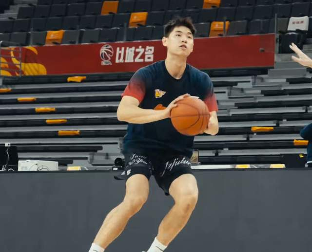 华体会官方网站-崔永熙自宣!亲承复出倒计时,对广东持球与防守的加成会非常大!|杜锋|球迷|本土球员|球员|球队_新浪体育_新浪新闻